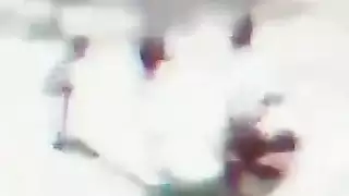 مقدمة للاستمناء: امرأة عربية تحلق شفري كسها المبتل