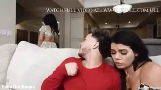 إفراغ إكس إكس إكس للأخوة: هارلي هيز يملأ سارة عربي بالسائل المنوي