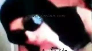 نجمة إباحية عربية تقدم جنس لسان ماهر وتبلع