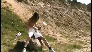 ثنائي سحاقي أشقر مع حزام ونقر مزدوج للفرج