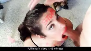 مشاهدة اخيها وصديقتها محارم