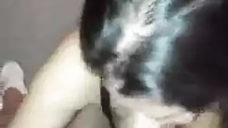 كوجر مفلسة تمارس الجنس مع صديق الولد في مركبة إكس إكس إكس