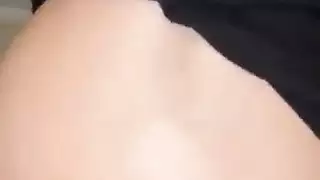 عاهرة المكتب المحجبة تتعرض لضربات قاسية في كابينة الحمام