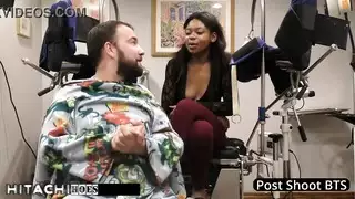 مقطع إباحي مثير: جلسة استمناء شديدة للمراهقة المضطربة باستخدام هيتاشي