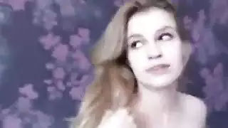 مراهقة سمراء تأخذ جنسًا خشنًا قبل وقت الحفلة