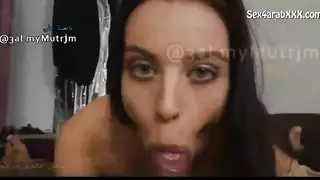 الاخت الشرموطة وصديقتها يتشرمطون على الاخ الخجول الإباحية