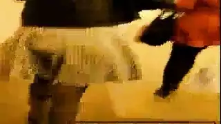 جنس كاميرا خفية إكس إكس إكس: رفع فستانها وتتبع تلك المؤخرة المثيرة