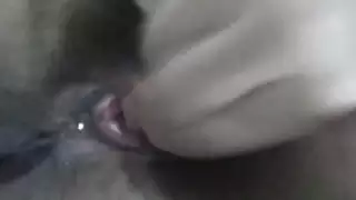 اخ يتجسس على أخته المثيره اثنا تدريبها الرياضيه في غرفتها