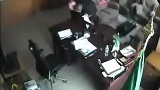 تسريب إباحي في المكتب: المحجبة تبتلع سائل رئيسها بعد مصة قوية